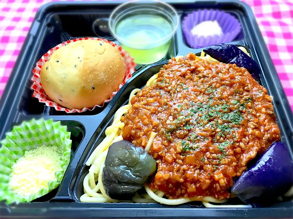 Snapdishの料理写真:揚げナスとトマトのミートソースパスタ|ニコちゃんさん