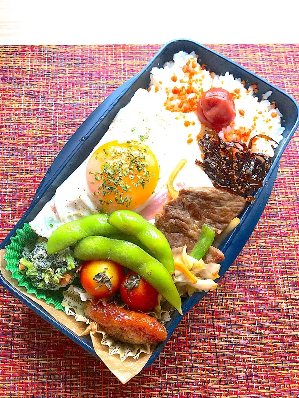 Snapdishの料理写真:BBQの残りで焼肉弁当🍱#焼肉#目玉焼き#サバ味噌 #ほうれん草の胡麻和え 
目玉焼き破れたけど無視🤭お腹に入れば一緒🤫|h_t4tさん