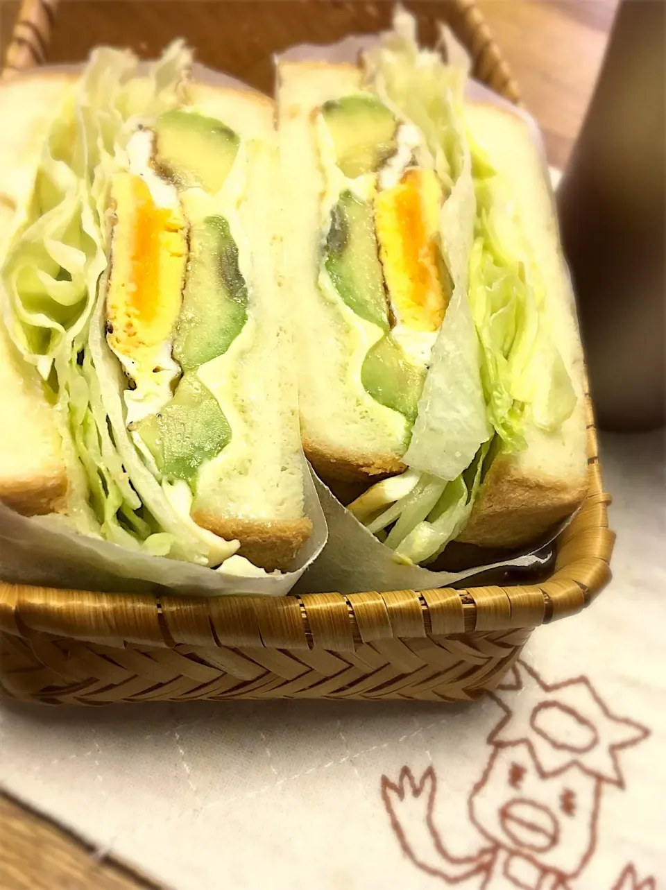 アボカドエッグチーズレタスサンド。
長いな…AECLサンドイッチ🥪か？
@カフェかっぱ(o⁰⊖⁰o)|morimi32さん