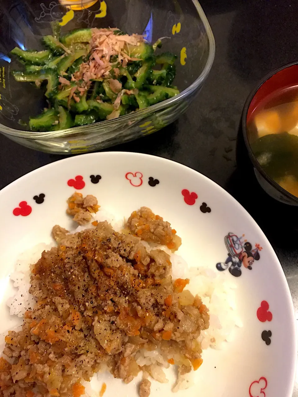 簡単！肉まん丼～豚ひき肉と玉ねぎで～  & ゴーヤのおひたし|ぺろたんさん