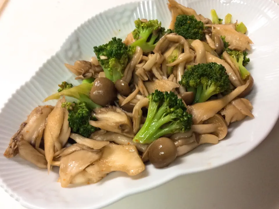 味ポンでさっぱり料理
ブロッコリー🥦とキノコ🍄のレンチンサラダ😋|アライさんさん