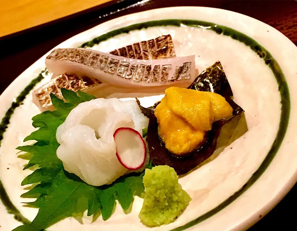 沼津 太刀魚  焼き霜づくり 陸奥 紫うに  昆布締め 函館 生水蛸  活け〆|酒肴菜 kun                          自 2018.5.1さん