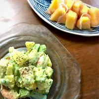 パイナップルの季節🍍 生ハムパインとアボカド🥑シュリンプ🦐パイナップル🍍|ᎽᎾᏦᎾさん