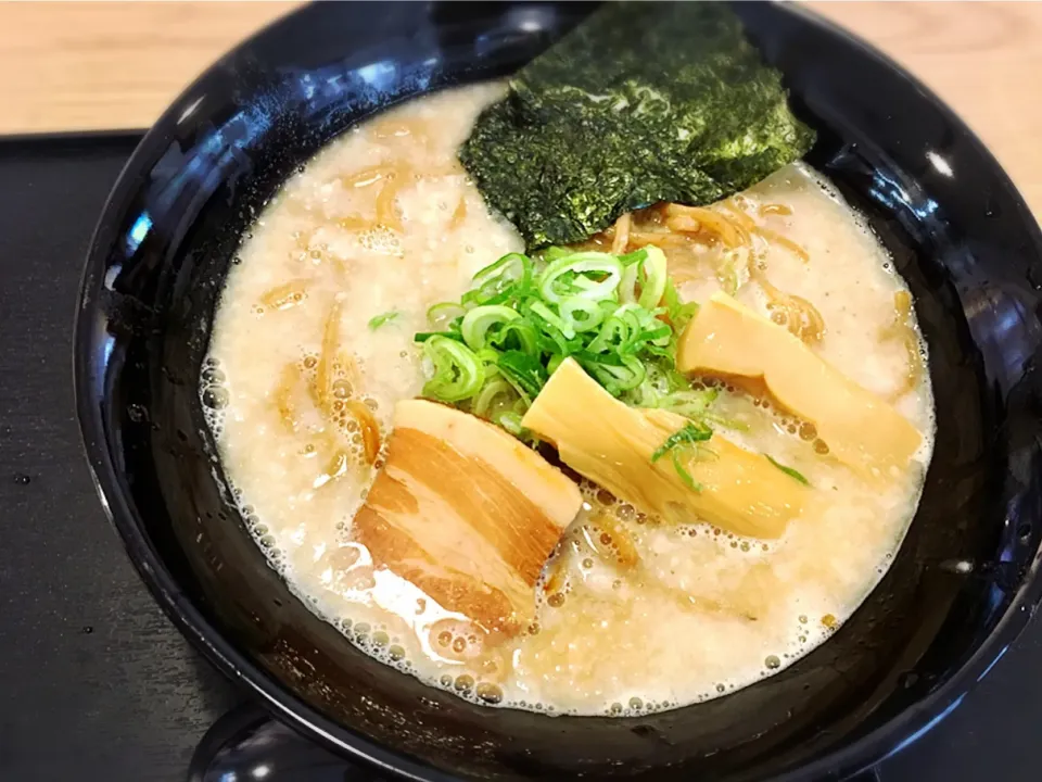 Snapdishの料理写真:えい蔵ラーメン ¥780|Blue Moon Caféさん