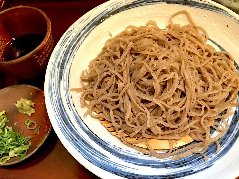 今日はちょっと重度な糖尿病患っている方とお昼一緒だったので蕎麦で食事制限にお付き合い。食事制限のことを伺うと、なかなか大変そうですわ。私も気をつけよって思いましたわ💦|にゃあ（芸名）さん