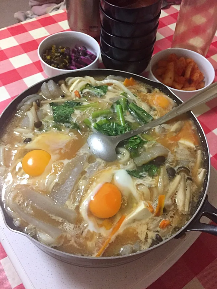 Snapdishの料理写真:子どもが風邪気味なので、夏だけど鍋焼きうどん。|hanakoさん