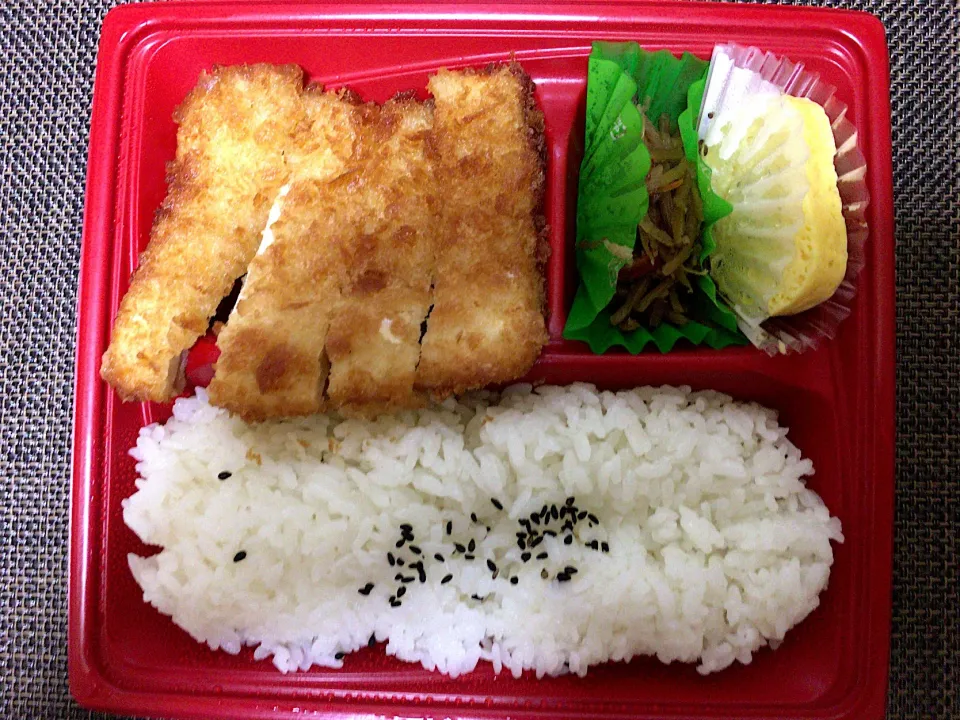 チーズチキンかつ弁当|ばーさんさん