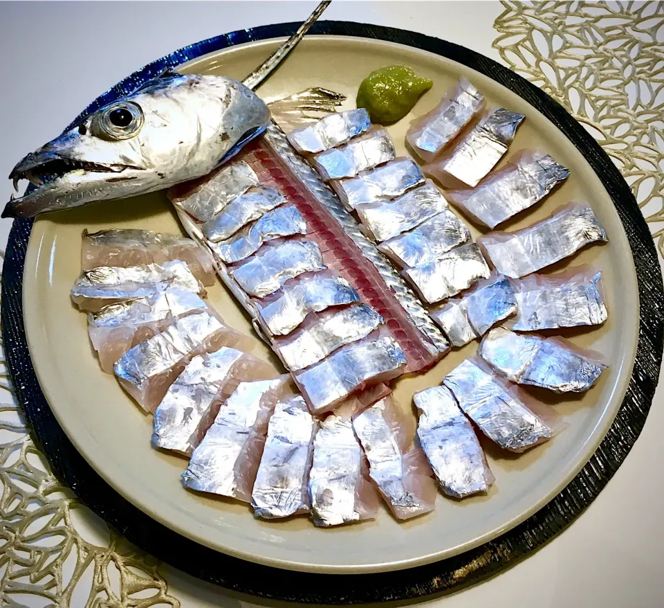 続・海賊風                                             釣り太刀魚  指4本  尾頭付                                     ギンギラ銀造り  静岡清水産|酒肴菜 kun                          自 2018.5.1さん