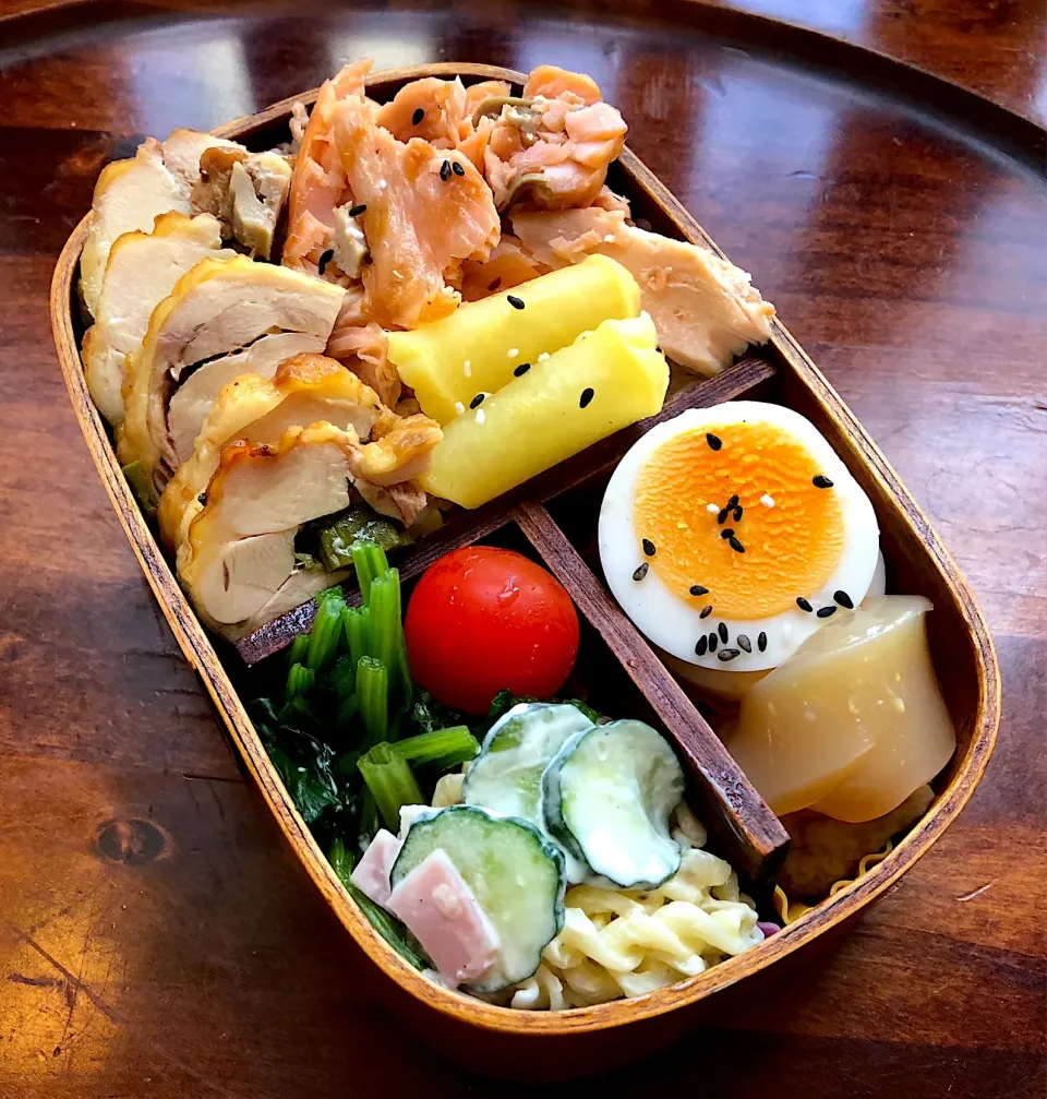 Snapdishの料理写真:本日もお弁当🍱チキンアスパラ巻き🥓秋鮭🐟マカロニサラダ🥗ほうれん草御浸し🥦 #息子弁当  #わっぱ弁当  #チキン  #アスパラ  #トマト🍅  #ゆで卵  #煮物 #札幌 #中島公園|Yukie  Toriseさん