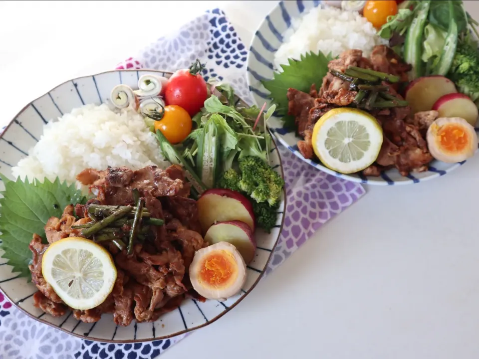 夏休み置きランチ13日目🌴
豚肉生姜焼き丼🐷|なかじー。さん