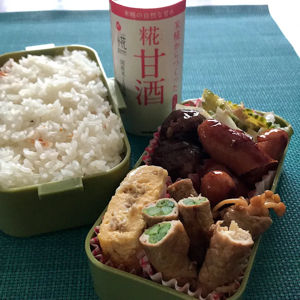 Snapdishの料理写真:今日のお弁当🍱
糀甘酒のひき肉入り卵焼き

梅干しを一緒に炊いたごはん

今日は夜まで30℃超
暑さ対策万全に
今日も頑張って
いってらっしゃい👋😊|mokoさん