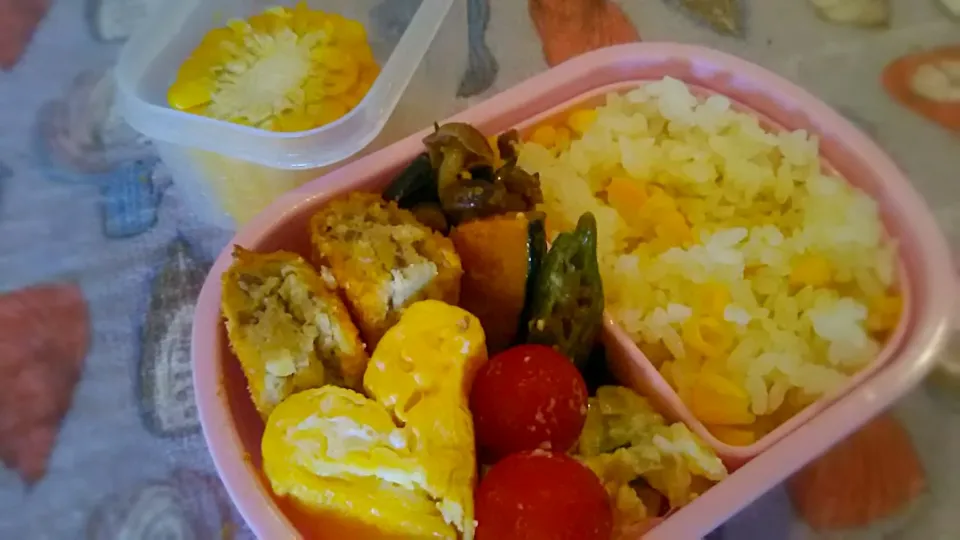 Snapdishの料理写真:コーンご飯とハート💝卵焼き弁当|まきごろうさん