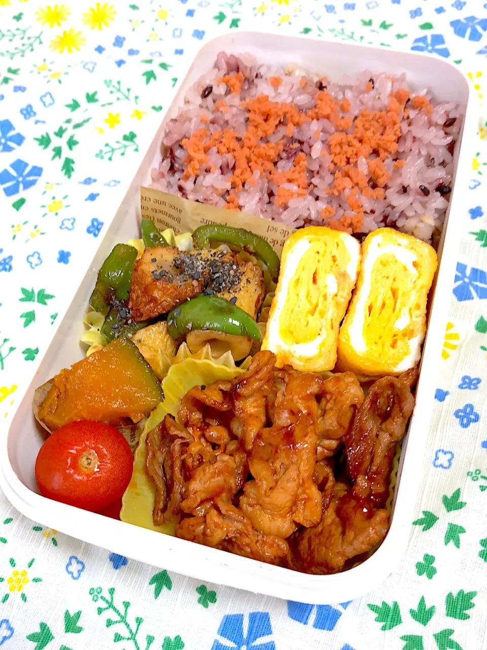 8.8☆旦那弁当
ちくわとピーマンの甘辛炒め
卵焼き
ポークケチャップ
かぼちゃの煮物
プチトマト|のん∞さん