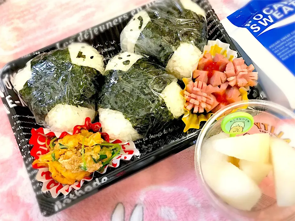 Snapdishの料理写真:【塩おにぎり🍙ど〜の子だ】弁当〜ハンバーグおにぎり・高菜明太おにぎり・塩おにぎり・ソーセージ・豆苗炒り卵〜
 #お弁当  #おにぎり弁当  #おにぎり  #キャラ弁|華恋さん