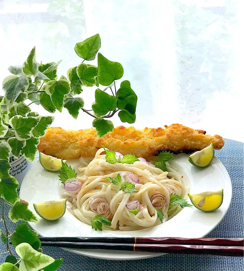 魚焼きグリルで焼いた穴子の天ぷら添え
かぼす冷うどん|シュトママさん