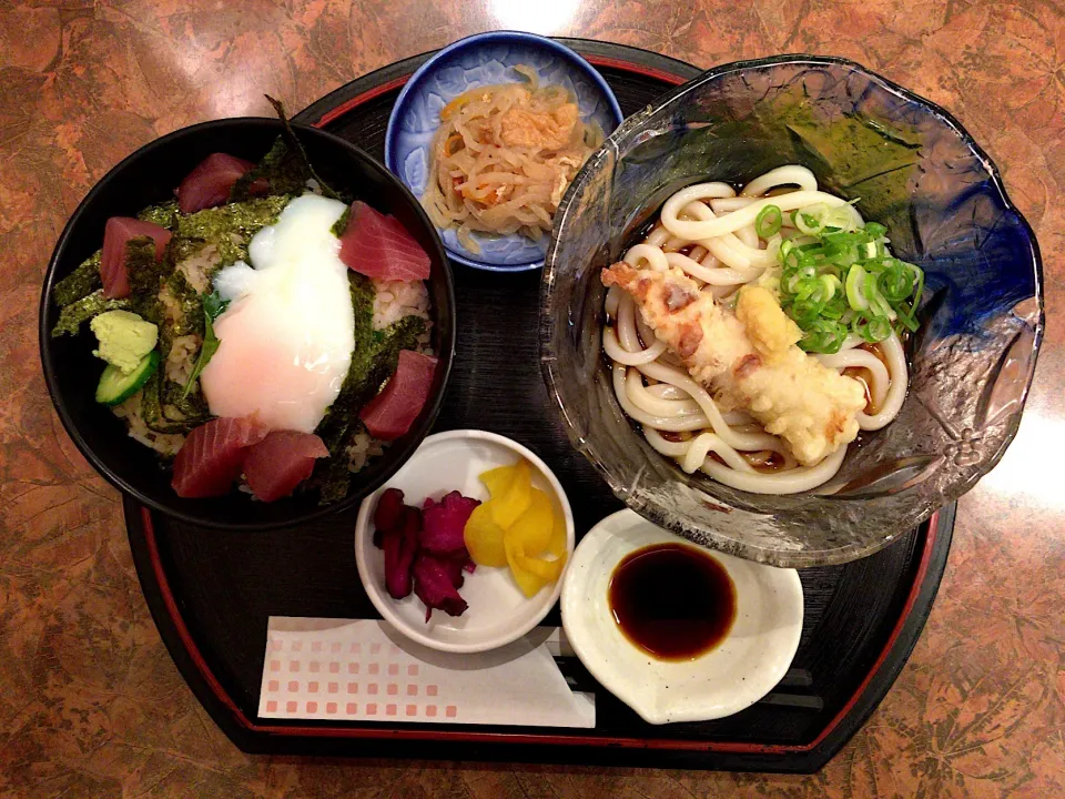 おすすめ定食(温玉まぐろ丼とちく天ぶっかけ)|ばーさんさん