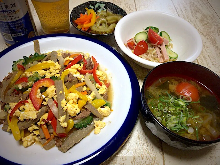 今日の男飯(｡-_-｡)ゴーヤ黒はんぺん入り野菜炒め&トマト🍅の味噌汁&苦瓜のピクルス&もやしの中華風サラダ🎶|ひーちゃんさん