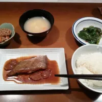 Snapdishの料理写真:カレイの煮付け
ピーマンの焼き浸し
ジャガイモとにんじんのお味噌汁
レンコンと人参のきんぴら|marさん