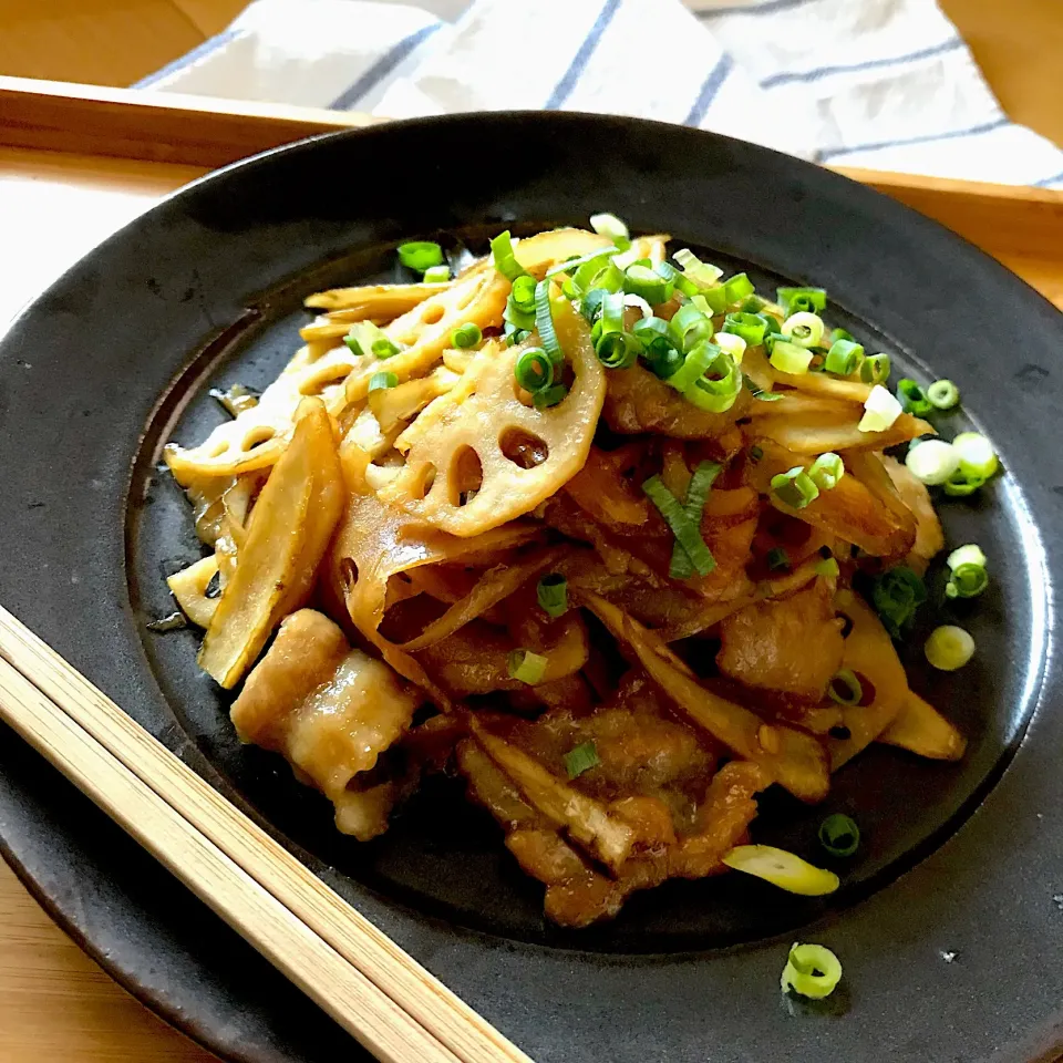 マダム とんちんさんの料理 調味料は２つ ぽん酢と蜂蜜で新牛蒡と豚肉のさつぱり炒め+蓮根♪|るん♪さん