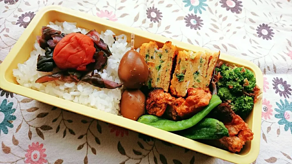 お弁当
💮うずらの醤油付け
💮卵焼き
💮からあげ
💮ししとう
💮ブロッコリーおかかあえ|しずきさん