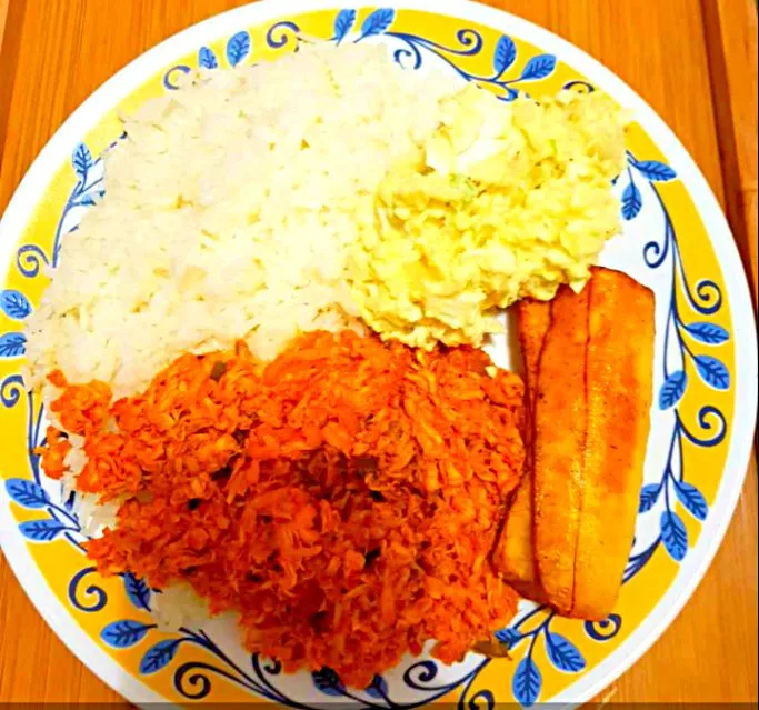 Minced Lobster with Steamed Jasmine Rice Fried Vine Rippened Plantains and Potato Salad. Prepared by a friend but had to post.|Juan Simmsさん