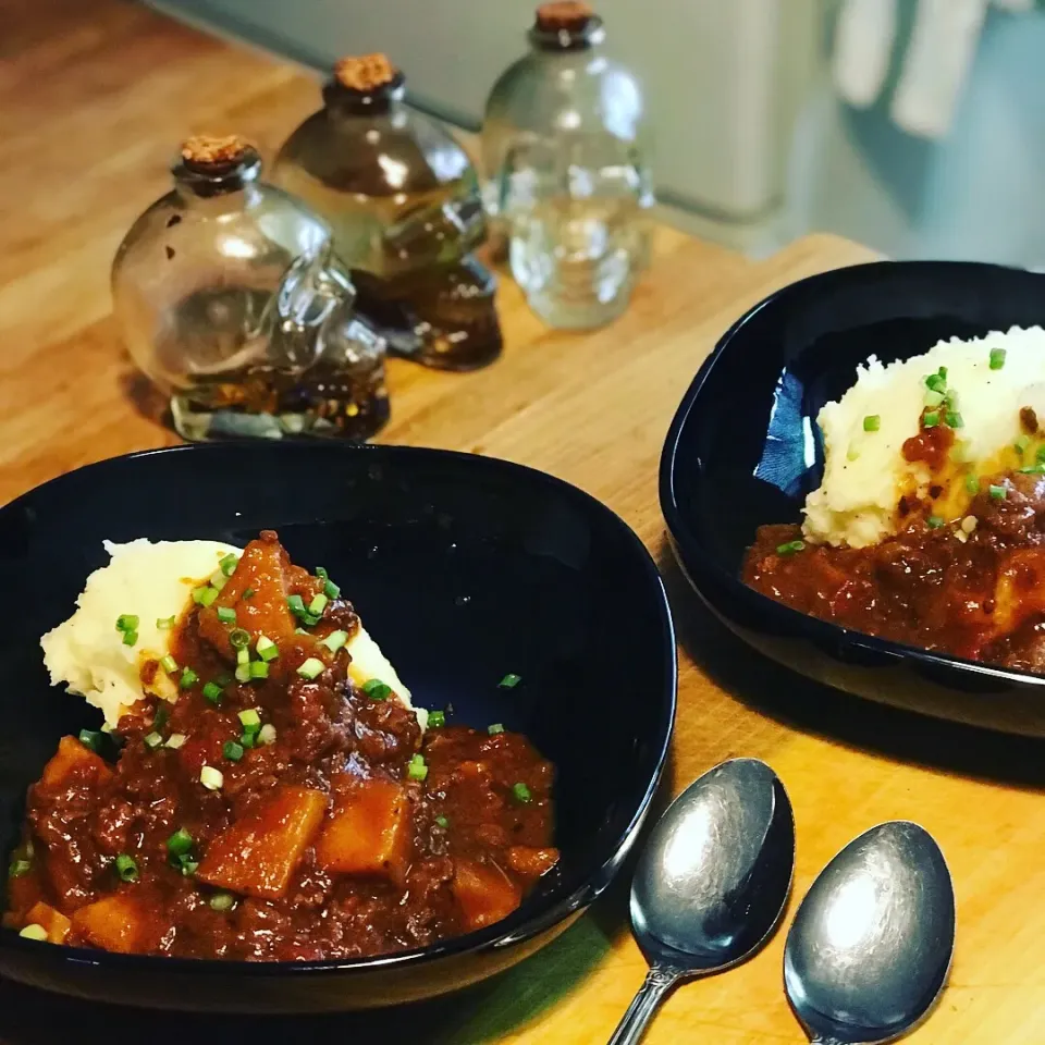 Snapdishの料理写真:Beef mince & Onion Hot Curry|Emanuel Hayashiさん