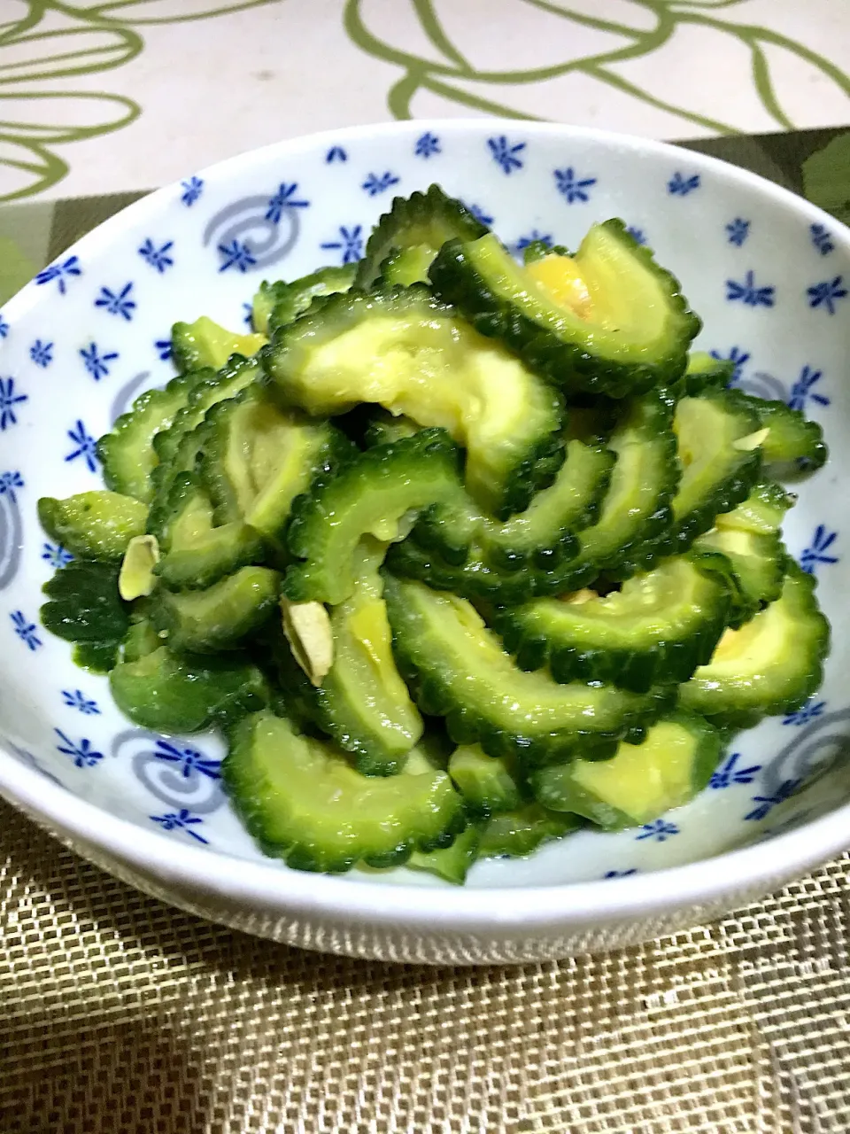 ゴーヤ好きの為のゴーヤ炒め🌿
種もワタもそのまま炒めてしまえ🌿|🌿ぴぴさん