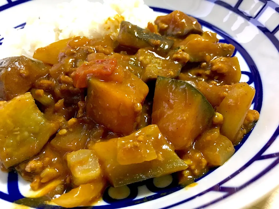 Snapdishの料理写真:夏野菜と挽肉のカレー🍛|くっきいさん