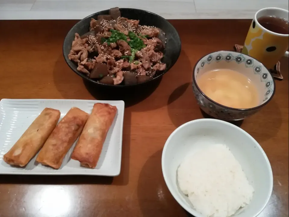 春巻き
豚肉とコンニャクの炒め物
お味噌汁|marさん