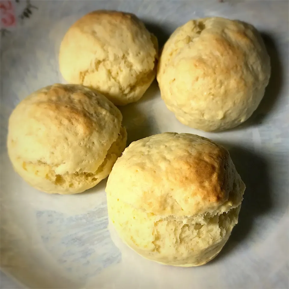 小腹がすいたので、サクッとスコーンを焼きました😋🎵✨|ギムレットさん