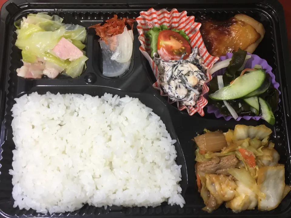 Snapdishの料理写真:鶏の照り焼き 日替わり宅配弁当 豊川市豊橋市一部エリア配達|Naokazu Kuritaさん