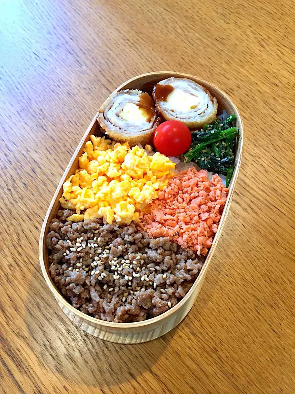 娘ちゃん塾弁当  3色そぼろ丼 #わっぱ弁当|まつださんさん