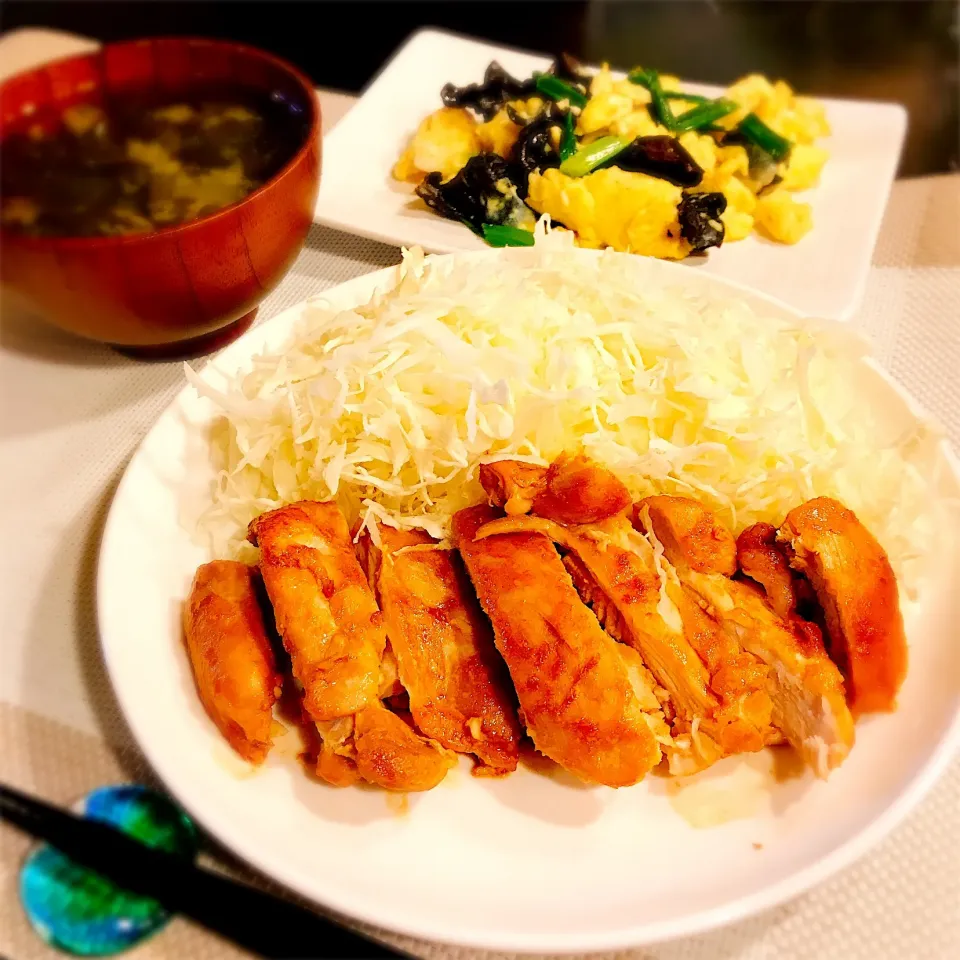 Snapdishの料理写真:鳥もも肉の照り焼き🍖🥢|🍎ゆかりんご🍎さん