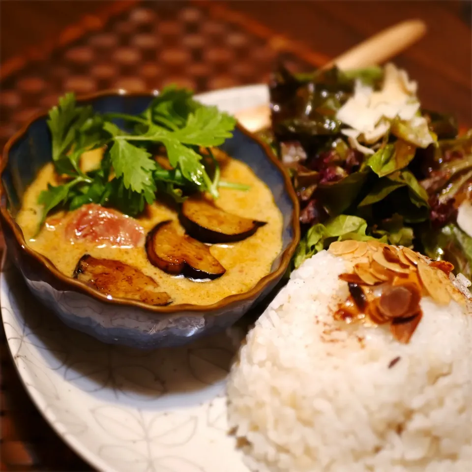 Snapdishの料理写真:夏野菜入りイエローカレー☆|まいさん