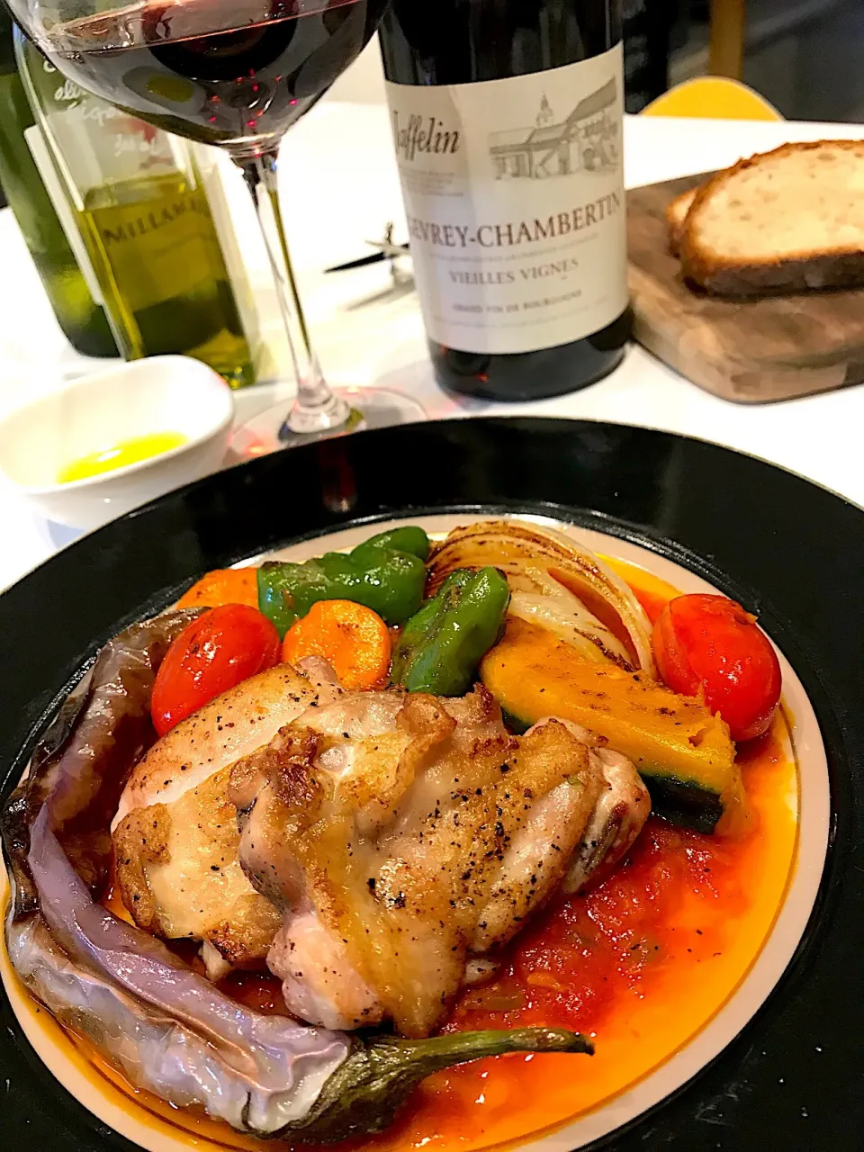 チキンソテー🍅ソース🍗夏野菜を添えて！🍷😋|ナムナムさん