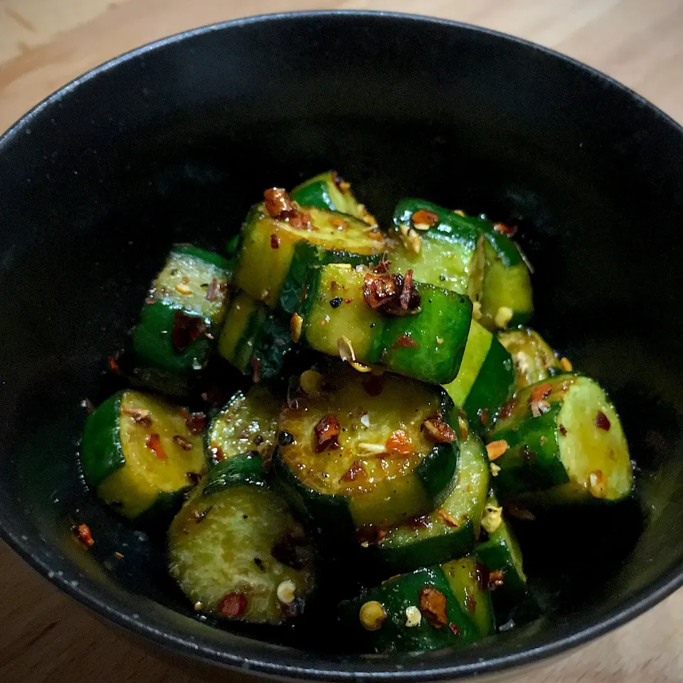 Snapdishの料理写真:きゅうりの花山椒ピリポン炒め🥒🍳|べべべさん