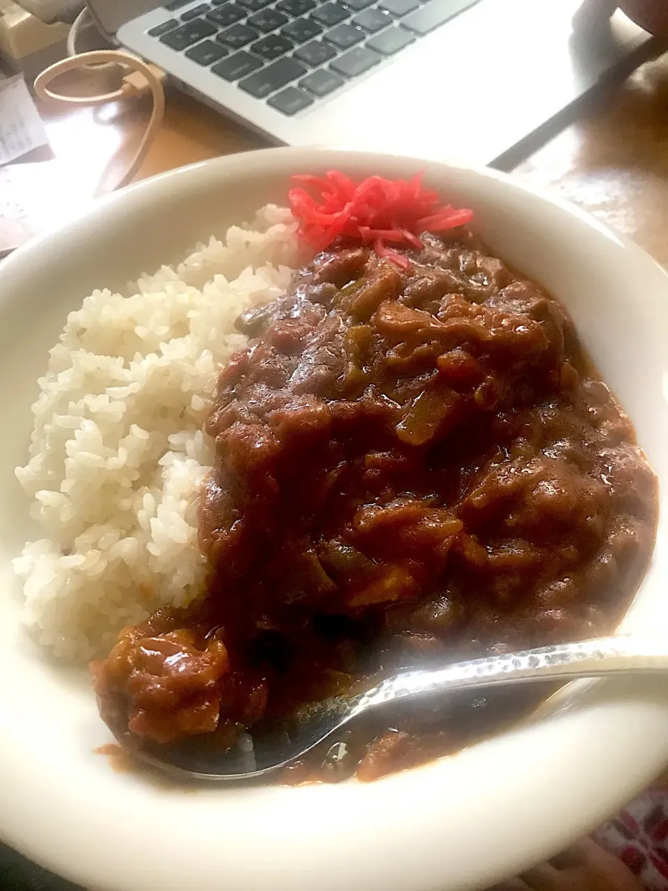 二日目のカレー🍛コレにて完食♫ #トマトピューレ 仕立ての #夏  #カレー  #ありあわせ|こなちゅんさん