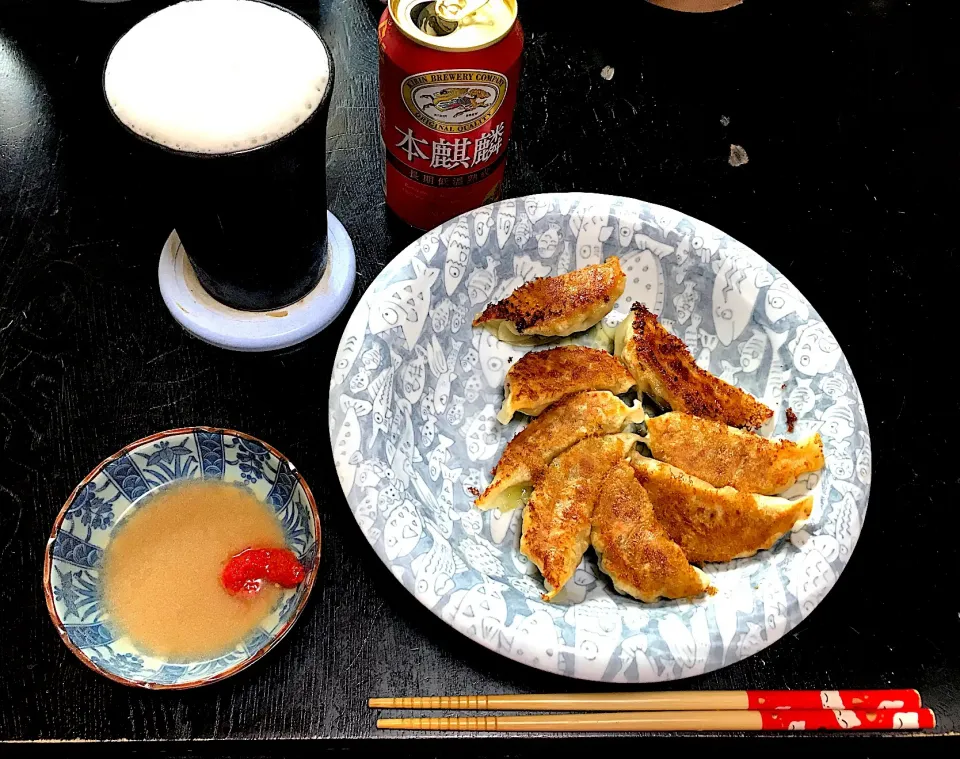 カリッフワな餃子とキンキンのビール❤️|つばりん亭さん