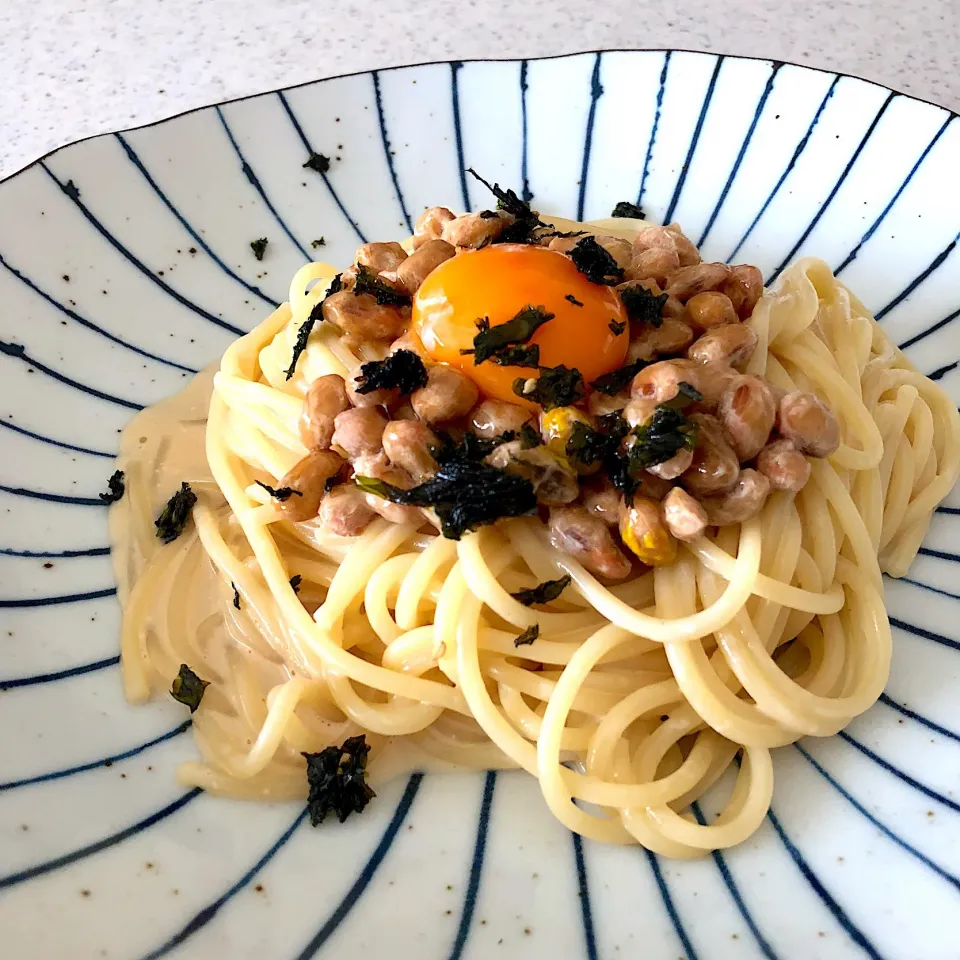 最もシンプルな納豆パスタ✨ 火を使わず味付けは2つだけ👍🏻|ヨッチャンさん