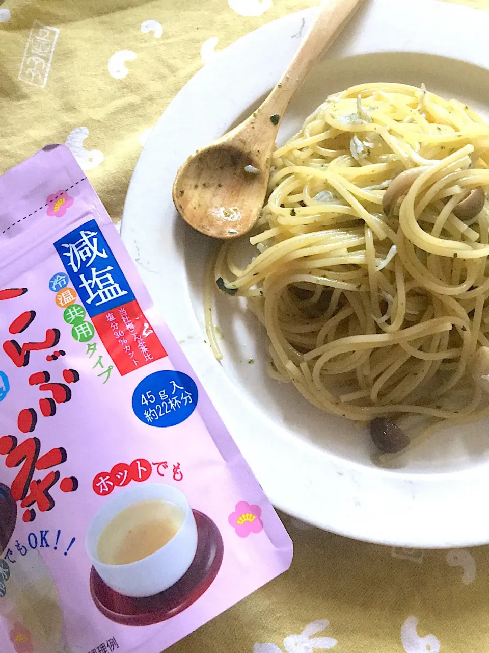 こんぶ茶を一振りで格段に美味しくなる！しめじとしらすのバジルパスタ|CHIZUさん