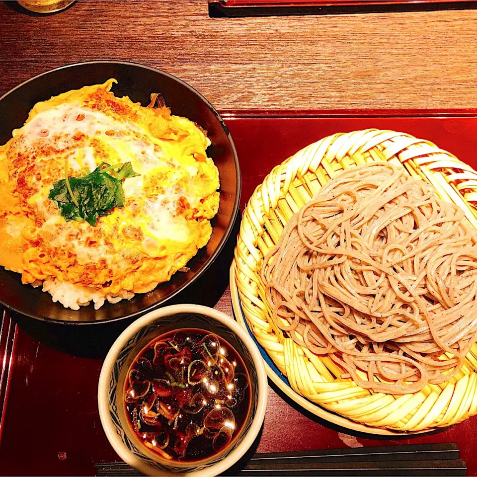 Snapdishの料理写真:カツ丼とかごまそばにセット|しんいっちゃんさん