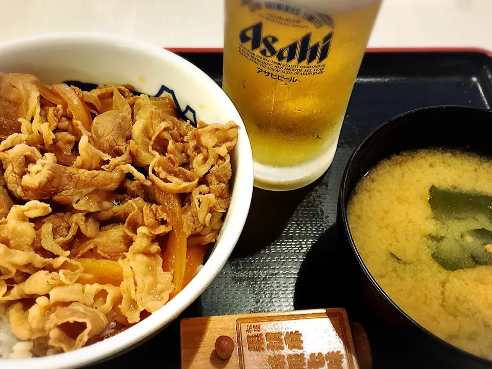 Snapdishの料理写真:牛めし並＋生ビール ¥560|Blue Moon Caféさん