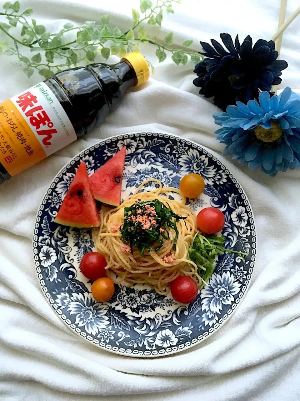 #味ぽん を使って #たらこスパゲッティ 🍝✨
茹でたパスタにマヨ・醤油・お砂糖を絡めて再加熱♪
仕上げに味ぽんくる~っと♪
香ばしい香りとさっぱり感でモリモリ食べられちゃいます♪
味ぽんでサッと炒めたミニトマトを並べて完成です(≧︎з≦︎)❤︎|千景さん