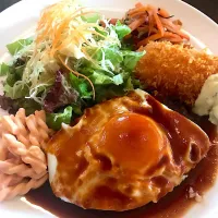 Snapdishの料理写真:ハンバーグとクリームコロッケセット|ふっきーさん