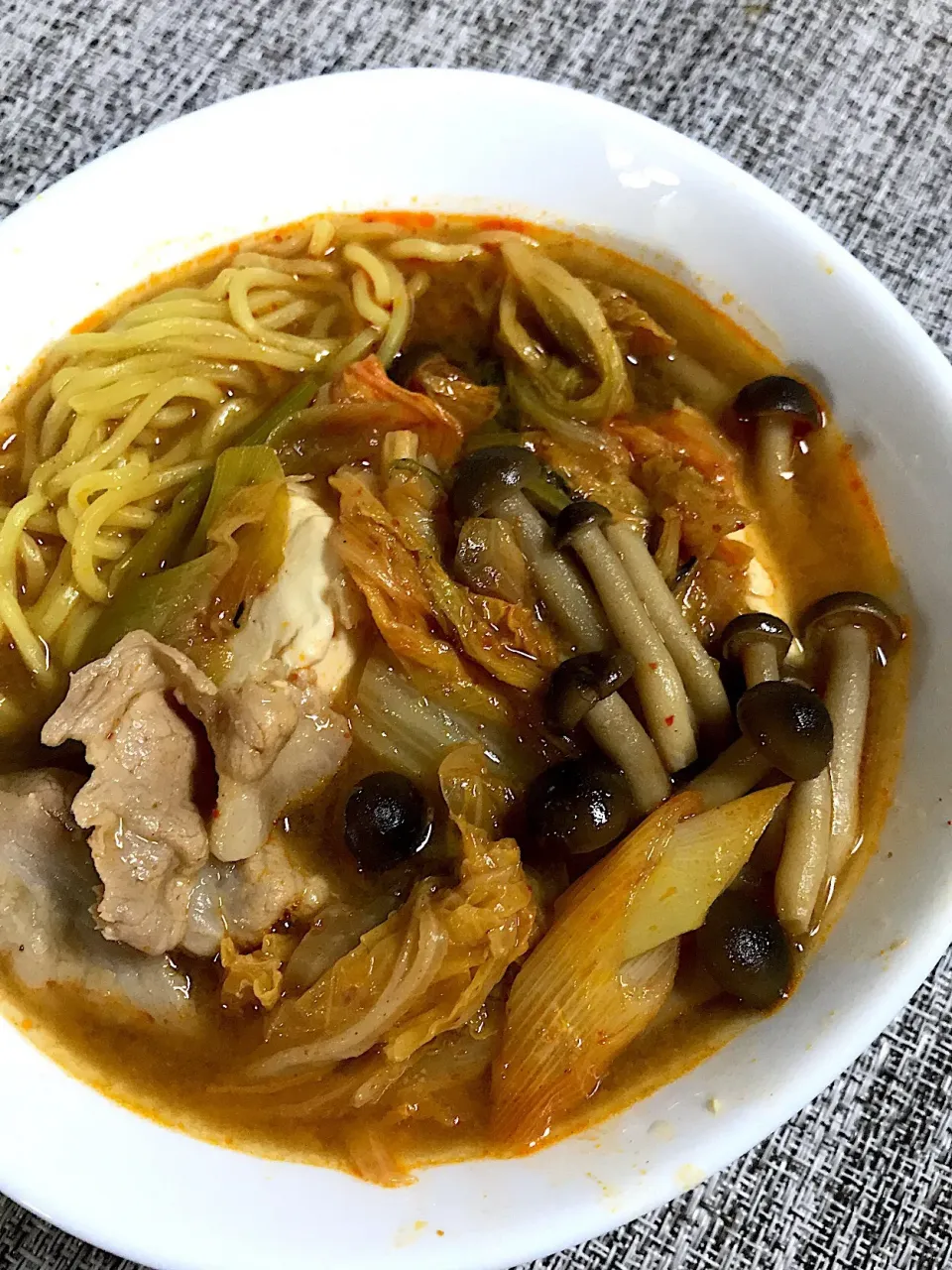 Snapdishの料理写真:🧡キムチ鍋〜シメはラーメンで🍜|あまねこ🌿さん