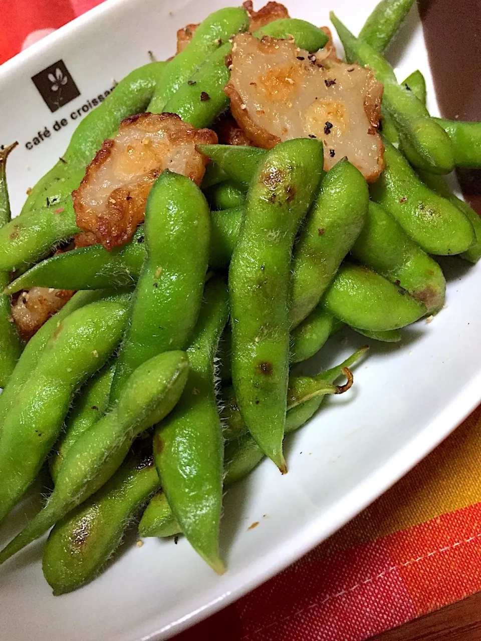 Snapdishの料理写真:枝豆とレンコンちぎり天の炒め物〜♪|miya39さん