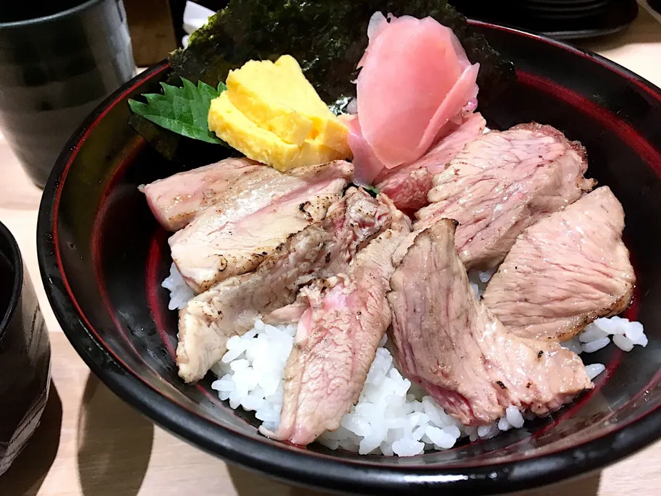 まぐろのあぶり丼|はっちぃさん