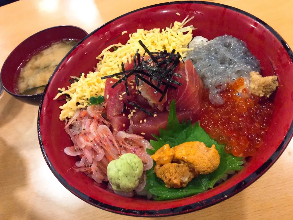 大好き「まる天」さんのわくわく丼🐟😻😋|アライさんさん