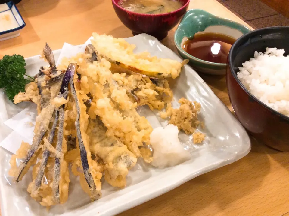 イワシの天ぷら定食🐟😋|アライさんさん