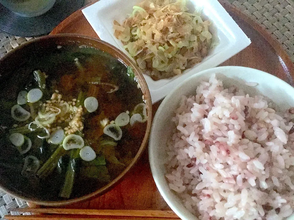 Snapdishの料理写真:梅風味黒酢納豆
ほうれん草のお味噌汁
スーパーフードプレミアム雑穀ごはん|yumyum😋さん